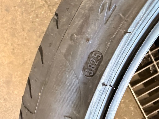 ピレリ　P-ZERO  255/40R21   新品タイヤ2本セット　レクサスなどに