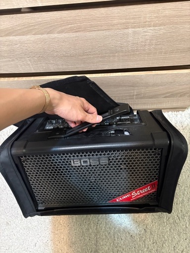 BOSS CUBE Street II 本体　電源アダプタ、専用カバー付　　破損あり
