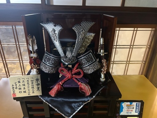 11号兜収納台 SG型 茶ツヤボカシ 金具ブロンズ兜