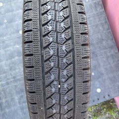 195/75R15 タイヤの画像