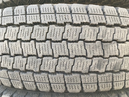 GOOD YEAR 195/80R15 24年製 冬タイヤ