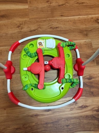 はらぺこあおむしのアクティビティジャンパー