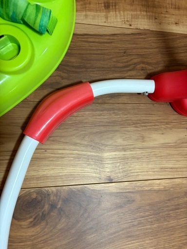 はらぺこあおむしのアクティビティジャンパー