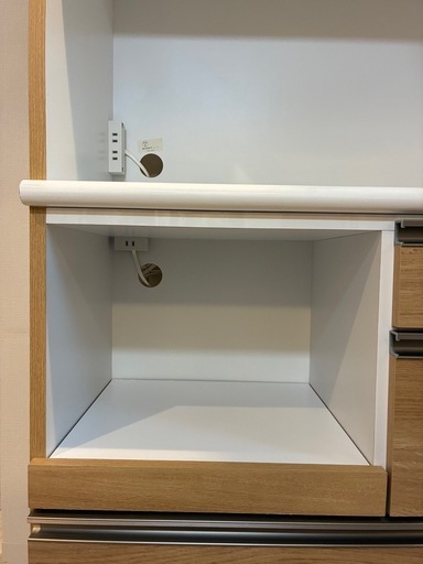 【食器棚】コンセント2箇所有り