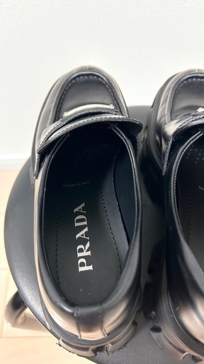 PRADA モノリス ブラッシュドレザー ローファー