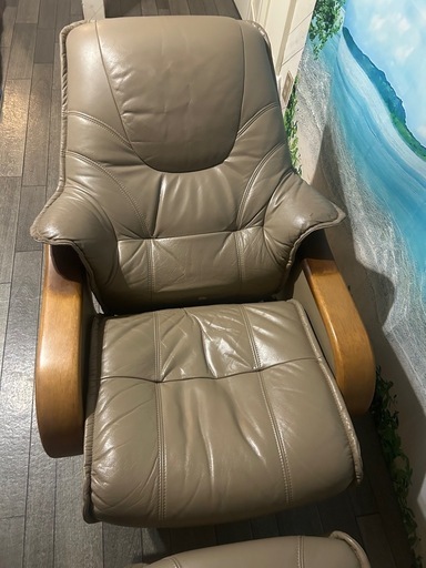 美品高級フェイクレザーチェアーとオットマン