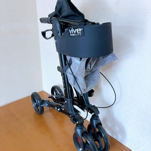 Vive Mobility 歩行器 ロールウォーカー 4輪折りたたみ