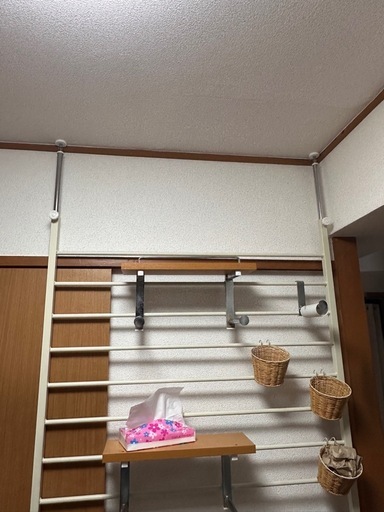 【美品】突っ張り式 ラダーラック 幅95cm 木製棚付き パーテーション収納
