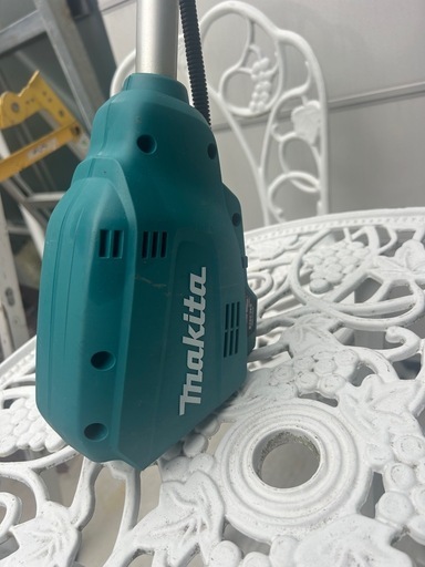 マキタ 18V充電式草刈機（新品予備バッテリ✖️2付） MUR195SD