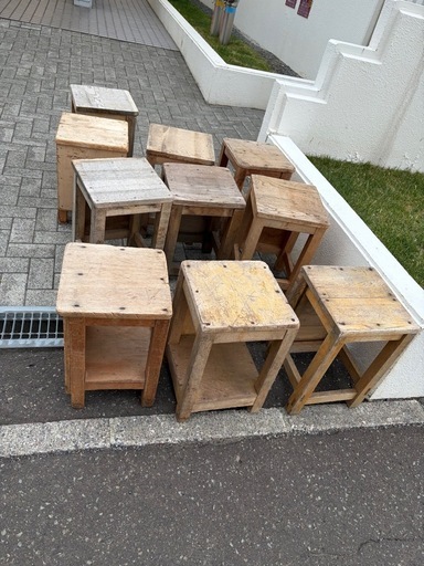 古い工作室の角イスです、1脚500円 (トマト) 真駒内の椅子《スツール