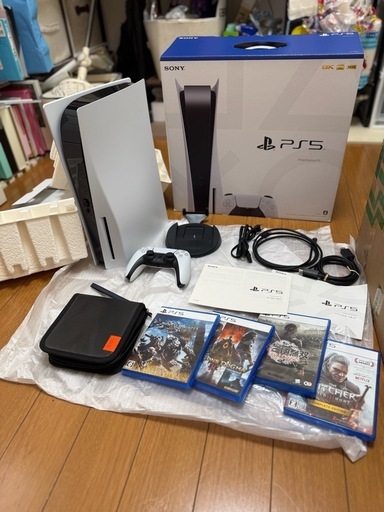 【美品】PS5本体(箱付・完品)＋?人気ソフト4本＋収納バッグ＋カバー