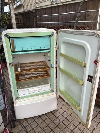 東芝電気冷蔵庫　100V（ボルト）　容量220㍑