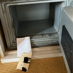 金庫 （鍵付き）の画像
