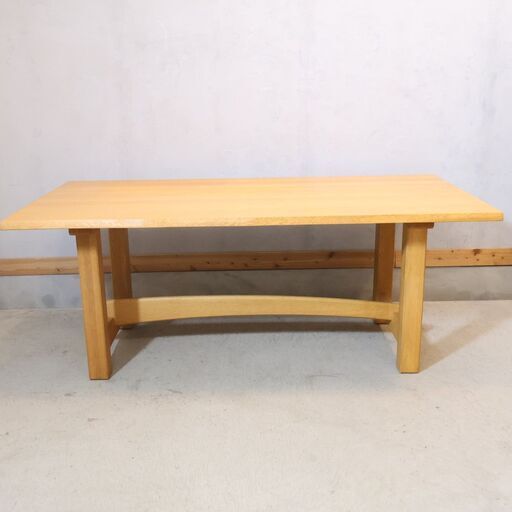 飛騨の家具メーカーKASHIWA(柏木工)のダイニングテーブル/180cmです。和モダンなデザインはインパクトもあり力強い木目が印象的