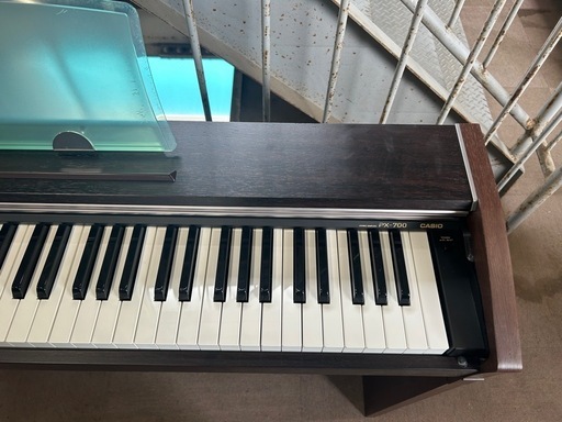 ⑥CASIO社電子ピアノPrivia PX-700
