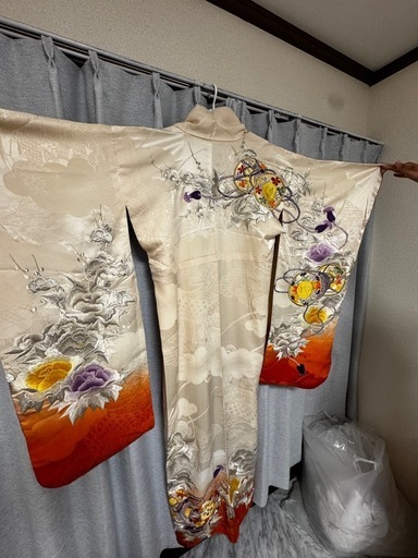 100年ほど前の刺繍着物