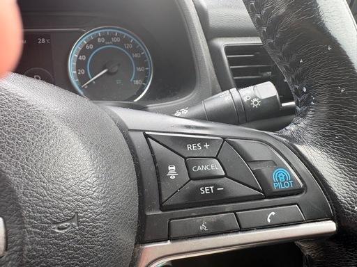 新型2代目　 日産リーフ　ZＥ型 　　　新品タイヤ交換済み