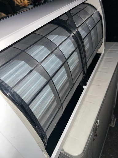 高ランク♢﻿DAIKIN♢﻿うるさら7♢﻿主に18畳♢﻿無給水加湿機能♢﻿さら除湿(ハイブリット方式)♢﻿大風気流♢﻿垂直気流♢﻿タフ