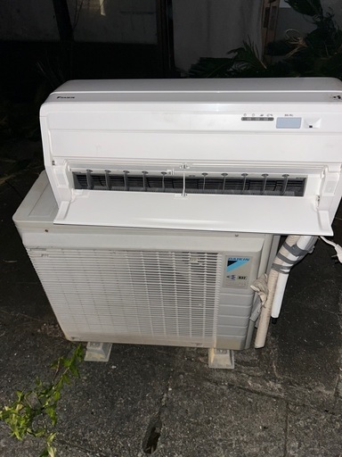 高ランク♢﻿DAIKIN♢﻿うるさら7♢﻿主に18畳♢﻿無給水加湿機能♢﻿さら除湿(ハイブリット方式)♢﻿大風気流♢﻿垂直気流♢﻿タフ