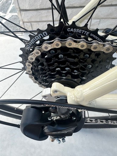 Giant自転車　ESCAPE X3 2026年モデルMサイズ　アイボリーカラー ジャイアント ESCAPE X3 都会と自然、日常と非日常を繋ぐクロス 