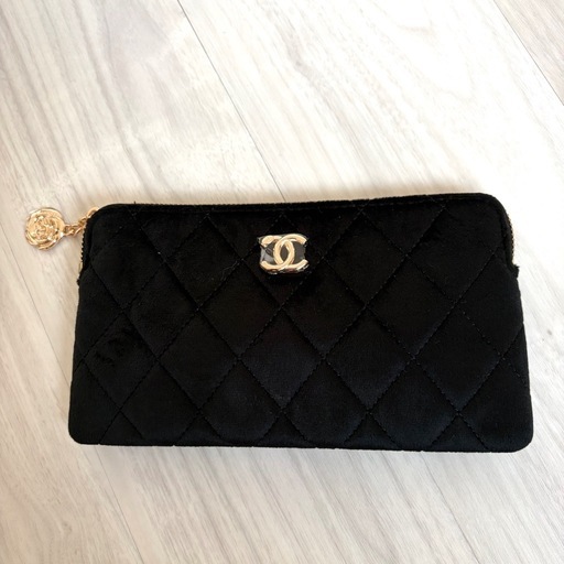CHANEL シャネル　海外限定　非売品　ノベルティポーチ　ダイヤ柄　キルティング CHANELシャネル ノベルティ 非売品 VIPギフト 海外クリスマス限定 化粧 