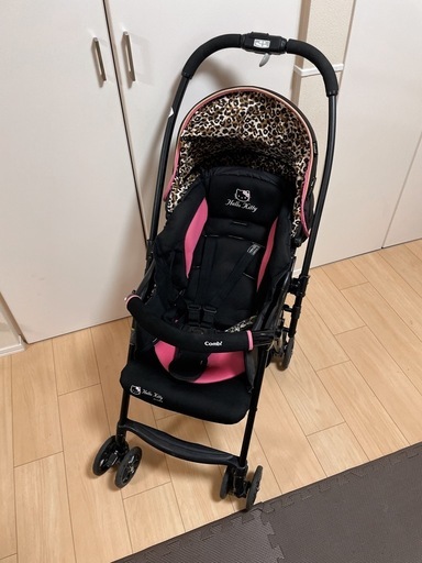 アピタ×HELLO KITTYの限定ベビーカー