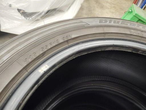 ヨコハマ YOKOHAMA ブルーアース  225/55R18 4本 デリカD5純正　 23年製はぼ新品