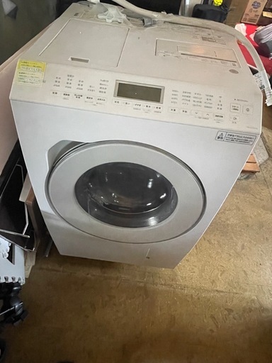 新品価格 30万円前後の上位モデルです」 「乾燥機能付きなので梅雨時期
