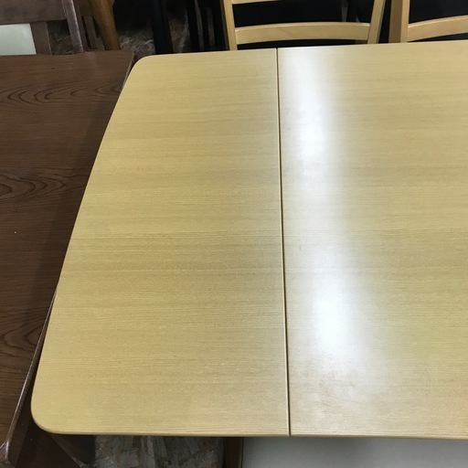 ジャングルジャングル貝塚店　4人掛け　ダイニングセット　木　木目　木製　ライトブラウン　茶色　長椅子　シンプル　オシャレ　インテリア　