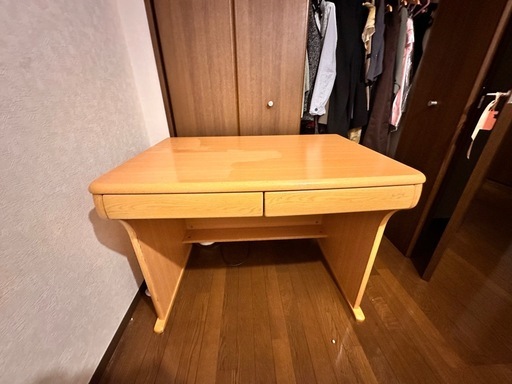 フリーワンZ机 (あみな) 竹橋のテーブル《学習机》の中古あげます