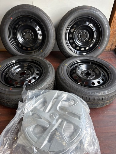 新車外し❗️アクア純正15インチスチールホイール☆185/65/15夏2025年製.新品ホイールカバー付き