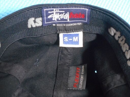 未使用 ステューシー キャップ　黒　無地　刺繍　ツバにもロゴ有り　S－Mサイズ　約57cm位　STUSSY　CAP　USED
