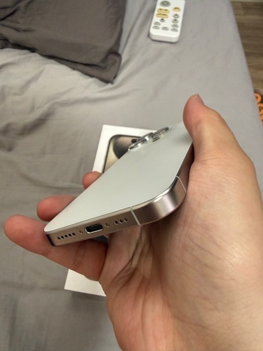 iPhone 15 Pro ホワイトチタニウム SIMフリ　小倉駅手渡しのみ