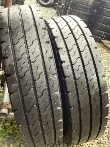 225/80R17.5 BS、TOYO 再生タイヤ２本