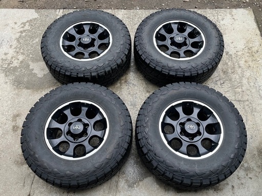 トヨタ　ＦＪクルーザー　ブラックカラーパッケージ　純正ＡＷ　１７インチ　７．５Ｊ　オフセット１５　ＰＣＤ１３９．７　６穴　ＴＯＹＯ　ス