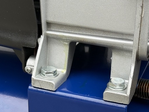 A721◇訳あり◇アネスト岩田◇エアコンプレッサー◇30L◇100V◇未使用◇HX4004