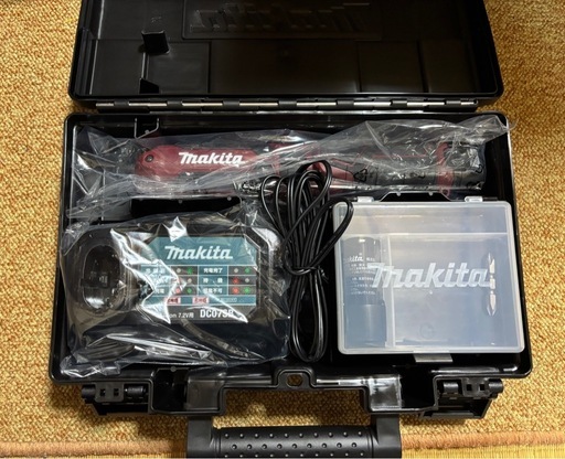 《未使用品》マキタ 予備バッテリ付 充電式ペンインパクトドライバ TD023DHXAR【オーセンティック レッド】バッテリ BL071