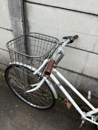 自転車　　カゴ付き　鍵付き　タイヤ新品