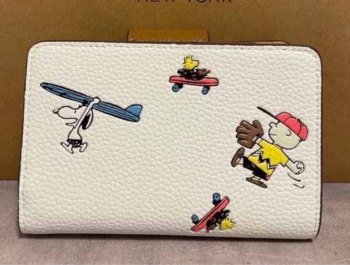【新品未使用】スヌーピー柄coach二つ折り財布