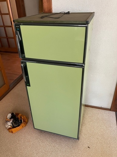 レトロな冷蔵庫 (とまと) 日立のキッチン家電《冷蔵庫》の中古あげます