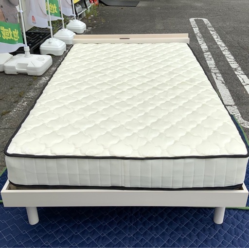 【中古品】アイリスオーヤマセミダブルベッド＋マットレス
