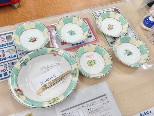 ○未使用 ブランド食器！NARUMI (ナルミ)「金彩フルーツ柄」5種類の