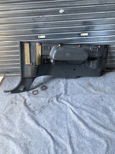 JB23W スズキ ジムニー 
左 助手席側 クォーター 内張 トリム 76221-81A00