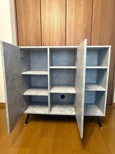 キャビネット　収納棚　　扉付き　大理石柄