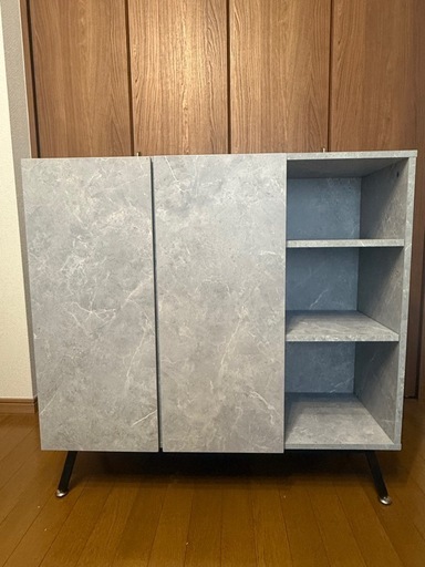 キャビネット　収納棚　　扉付き　大理石柄