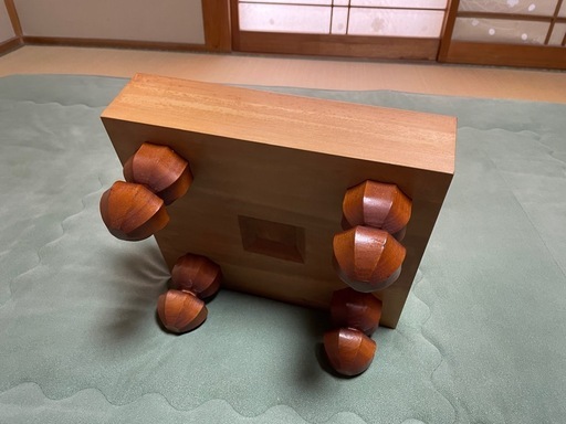 将棋盤脚付き
と上彫駒