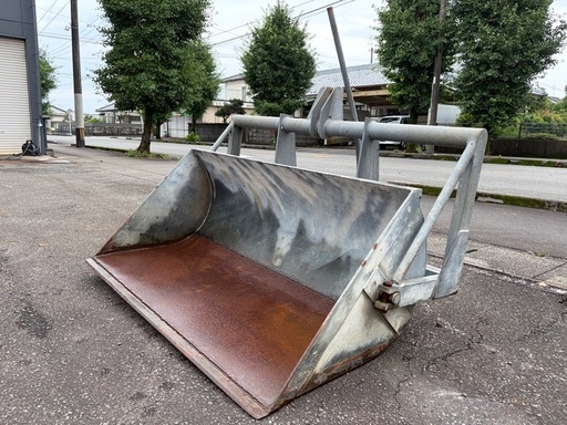 宮崎 トラクター用 リアバケット ダンプ 堆肥 運搬 バケット 畜産 酪農 トラクター用 リアバケット ダンプ　亜鉛メッキ　リア排土バケット　堆肥　運搬　除雪　バケット　作業機　アタッチメント　畜産　酪農 鶏舎