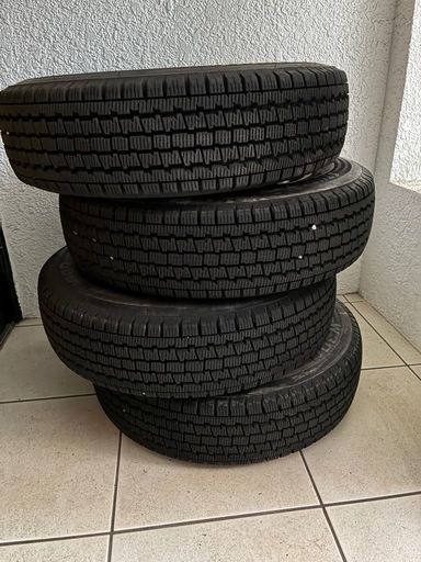 バリ山] スタッドレスタイヤブリヂストン W300 145/80R12 LT