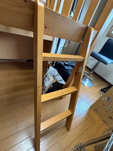 子供用ベッド　　すのこ　下収納箪笥など入れることが可能
