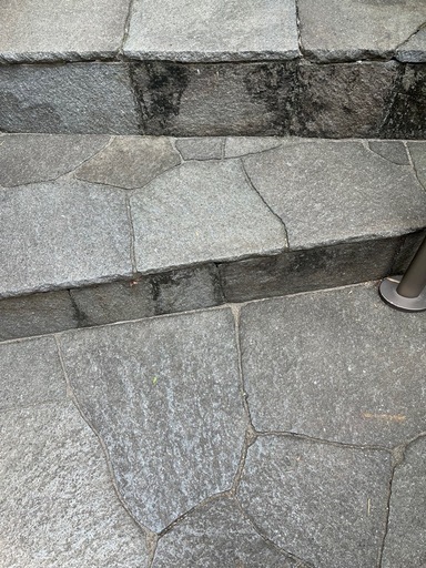 鉄平石(平らな石)